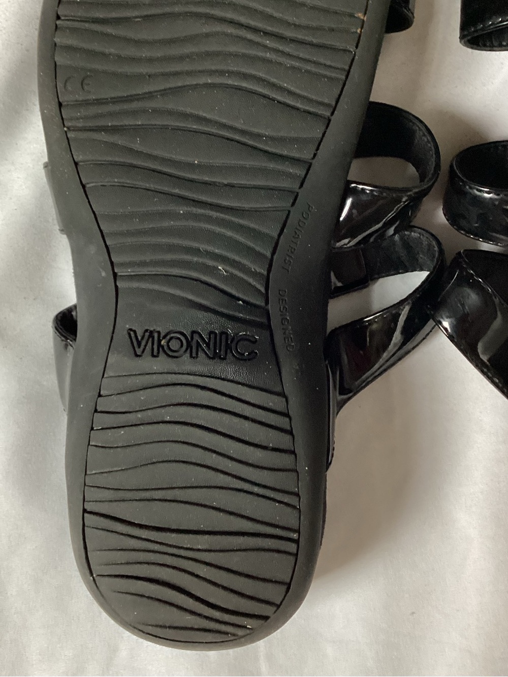 Vionic Ladies Black Patent Slip On Sandals Size 10 - Picture 6 of 9